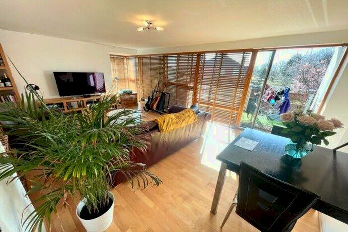 2 Bedroom Flat To Rent In Barlow Moor Road, Manchester, M21