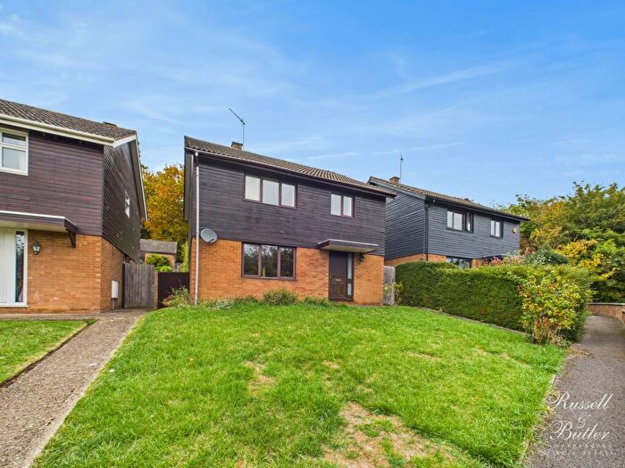 4 Bedroom Detached House For Sale In Stratford Road, Buckingham, MK18
