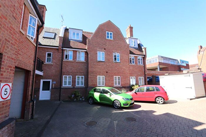 2 Bedroom Apartment To Rent In High Street, Billericay, Essex, CM12