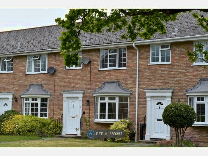 3 Bedroom Terraced House To Rent In Grafton Gardens, Lymington, SO41