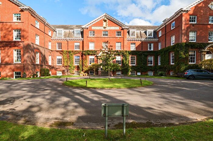 2 Bedroom Flat For Sale In Montfort College, Botley Road, Romsey, Hampshire, SO51