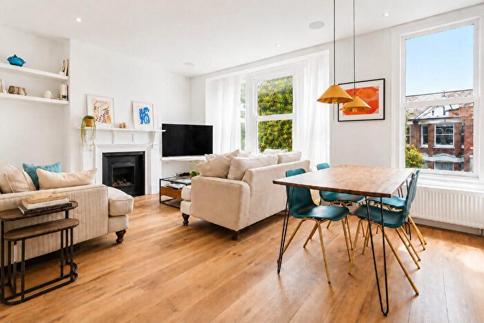 3 Bedroom Flat For Sale In Radcliffe Avenue, London, NW10
