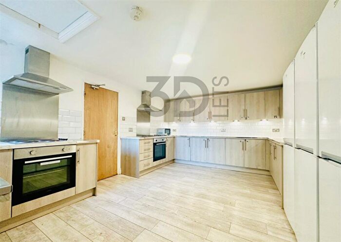 10 Bedroom House To Rent In Elm Bank Drive, Nottingham, NG3