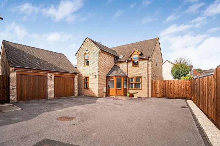 5 Bedroom Detached House For Sale In Elm Grove, Nine Elms, SN5
