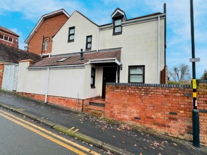 3 Bedroom Coach House To Rent In Boswell Road, Sutton Coldfield, B74