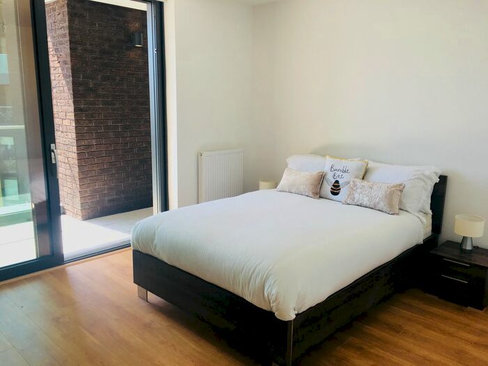 2 Bedroom Flat To Rent In Station Road, London, SE13