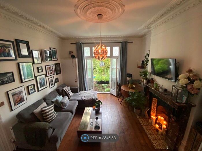 1 Bedroom Flat To Rent In Thornbury Road, London, SW2