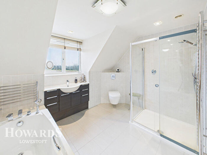 6 Bedroom Detached House For Sale In Market Lane, Blundeston, NR32