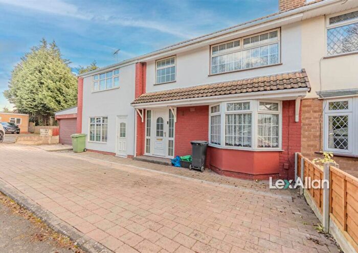 5 Bedroom Semi-Detached House For Sale In Marlow Close, Dudley, DY2