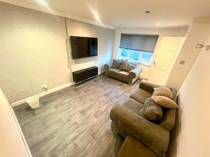 3 Bedroom House To Rent In Probyn Close, Northampton, NN3