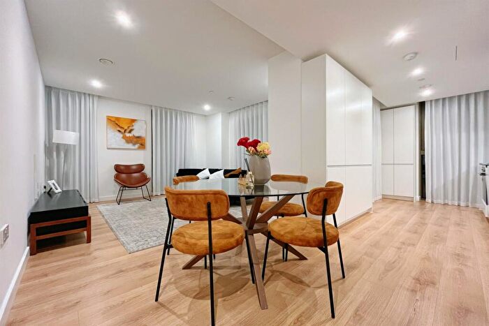 2 Bedroom Apartment To Rent In One Thames Quay, E14