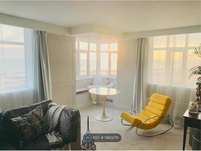 2 Bedroom Flat To Rent In Regent Court, Blackpool, FY1