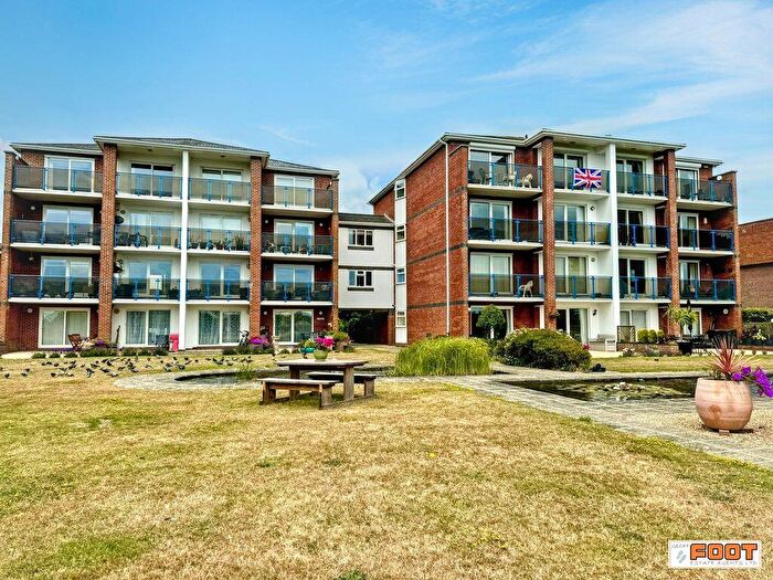 3 Bedroom Flat For Sale In Sea Front, Hayling Island, PO11
