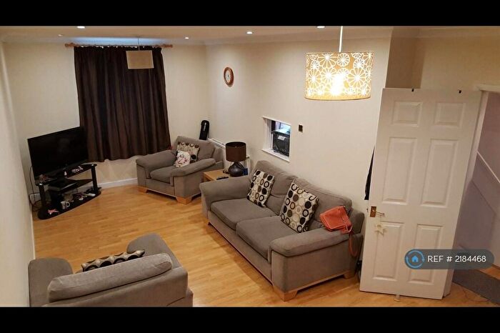 2 Bedroom Terraced House To Rent In Randolph Road, Slough, SL3