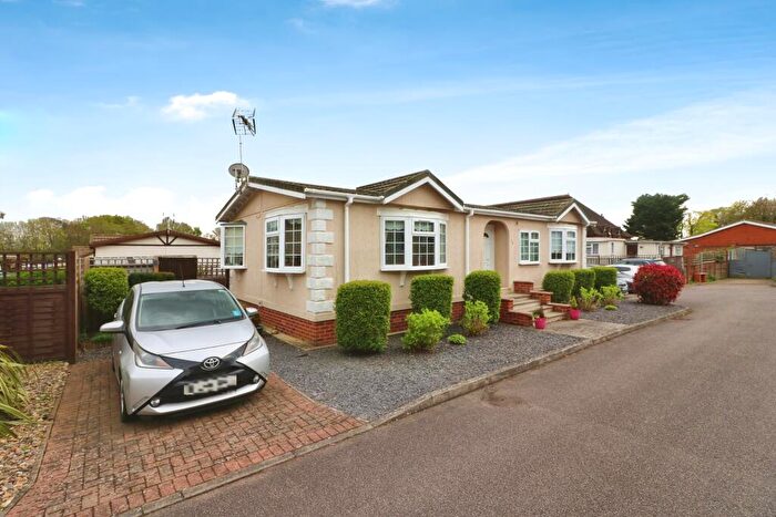 2 Bedroom Park Home For Sale In Danesbury Park Road, Welwyn, AL6