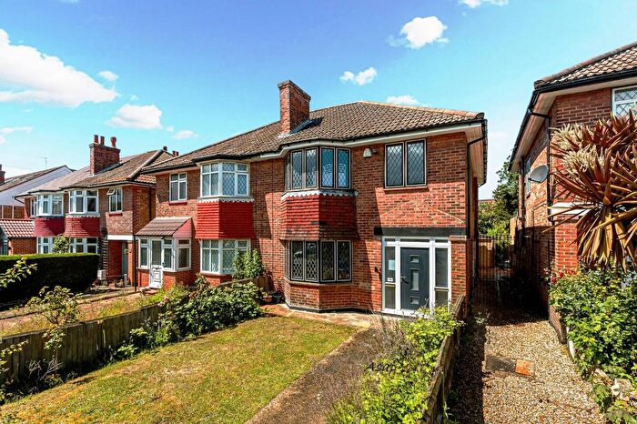 3 Bedroom Property For Sale In Friars Way, W3