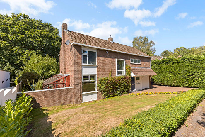 4 Bedroom Detached House For Sale In Fallowfield, Stanmore, HA7