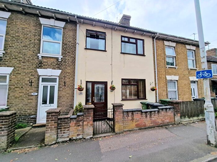 4 Bedroom House To Rent In Oundle Road, Peterborough, PE2