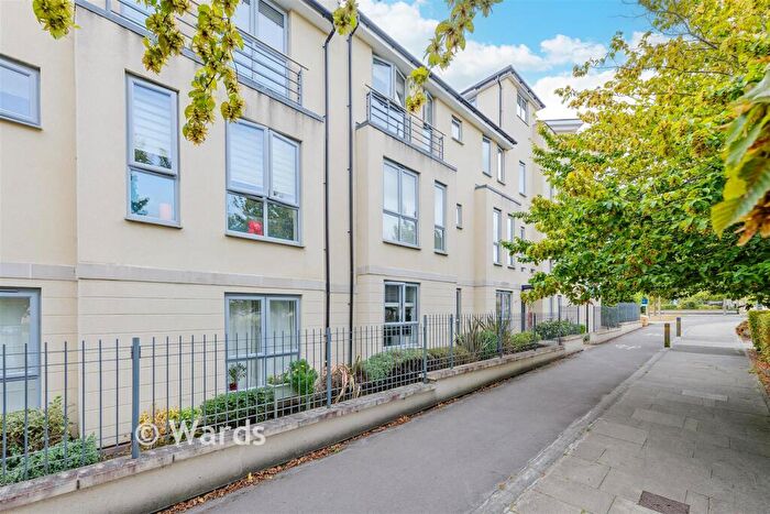 2 Bedroom Flat For Sale In Springhead Parkway, Gravesend, Kent, DA11