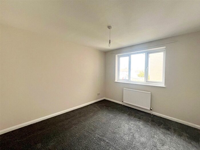 1 Bedroom Flat To Rent In Gloucester Road, Littlehampton, West Sussex, BN17