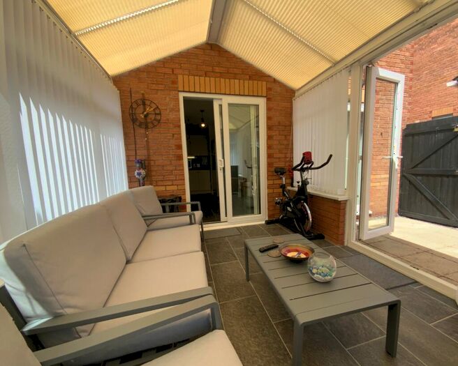 3 Bedroom Detached House For Sale In Woodcock Close, Birmingham, B31