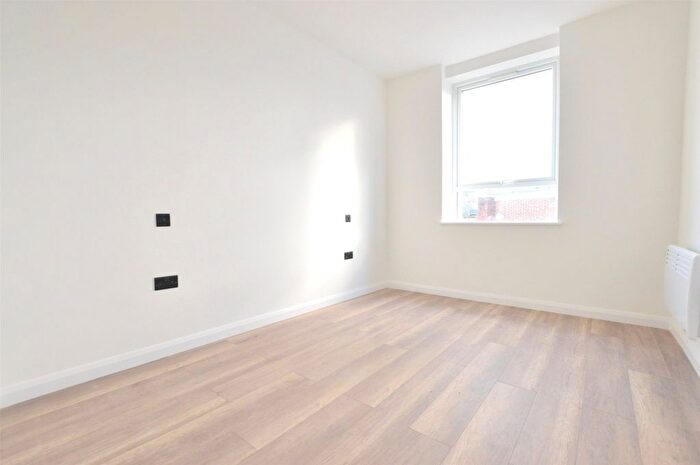 1 Bedroom Flat To Rent In London Road, Redhill, Surrey, RH1