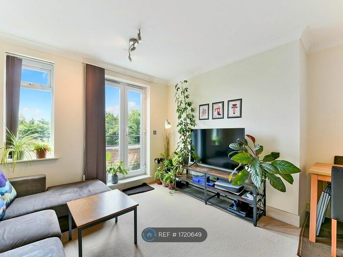 2 Bedroom Flat To Rent In Mulberry Lodge, Harrow, HA3