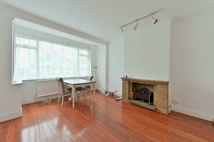 5 Bedroom Semi-Detached House To Rent In Hillcross Avenue, Morden, SM4