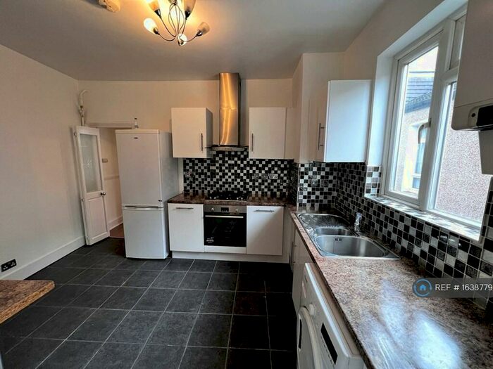 3 Bedroom Flat To Rent In George Lane, London, SE13