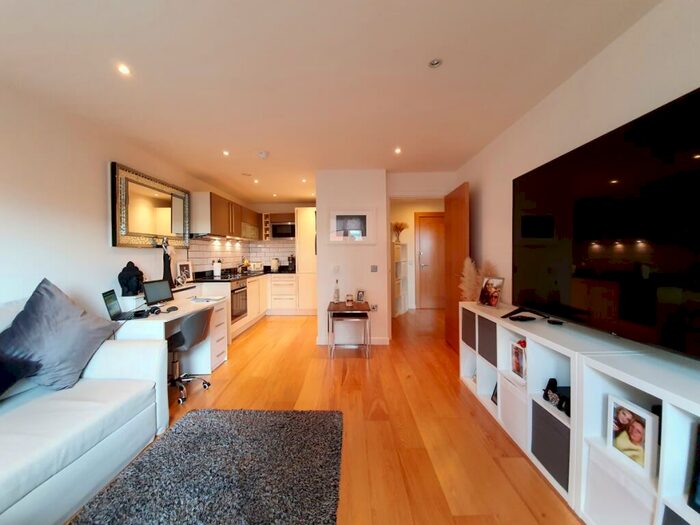 1 Bedroom Apartment To Rent In Watermans Place Wharf Approach Leeds, LS1