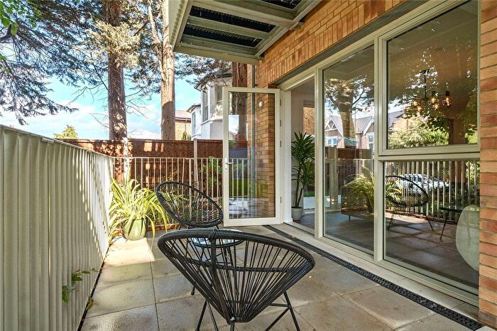 2 Bedroom Flat For Sale In Hadlow Road, Sidcup, DA14