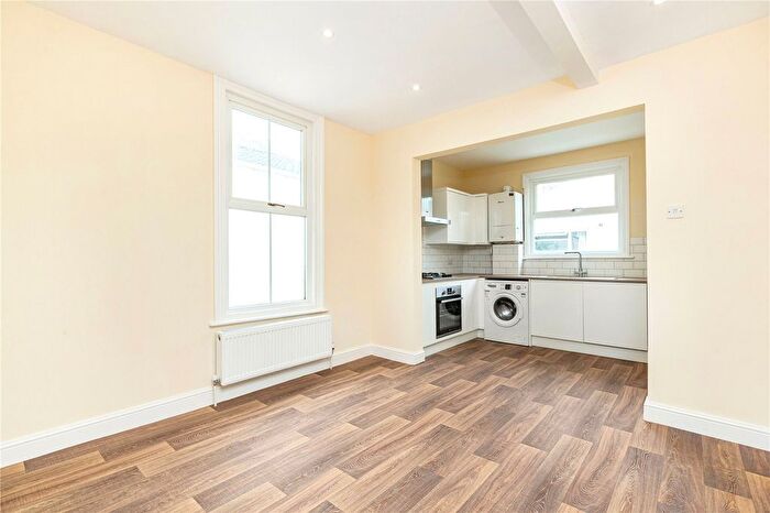 2 Bedroom Flat To Rent In Lindrop Street, Fulham, SW6