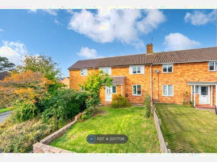 4 Bedroom Semi-Detached House To Rent In Long Chaulden, Hemel Hempstead, HP1