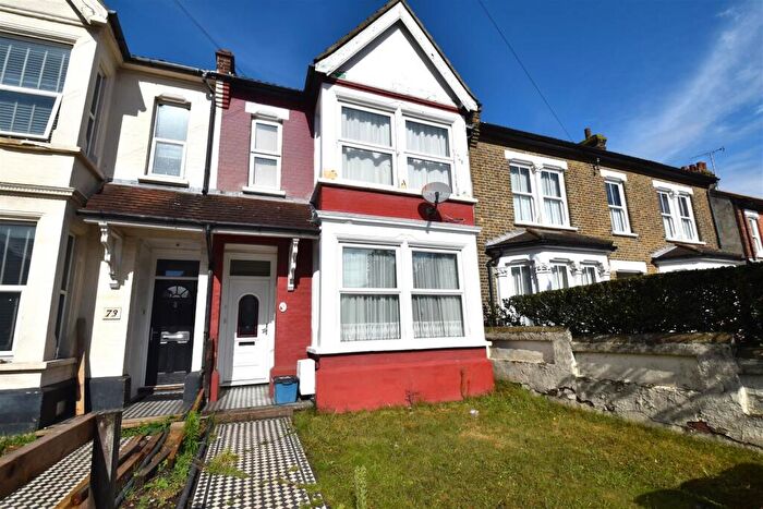 2 Bedroom Flat For Sale In High Street, Shoeburyness, Southend-On-Sea, SS3