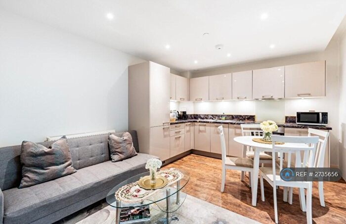 3 Bedroom Flat To Rent In Valetta House, London, SW11