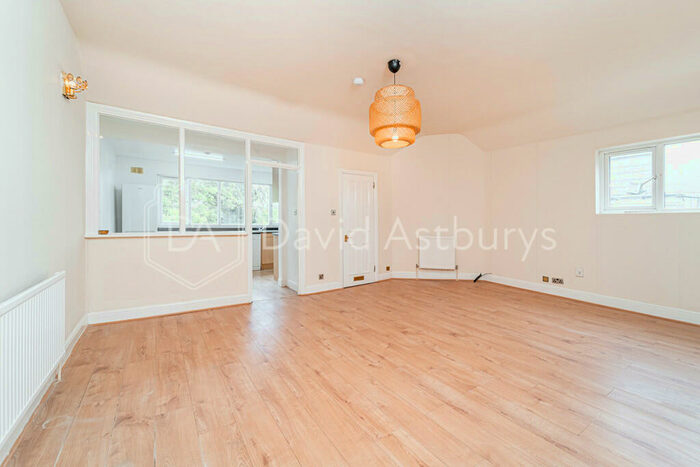 3 Bedroom Apartment To Rent In Kings Avenue, Muswell Hill, London, N10