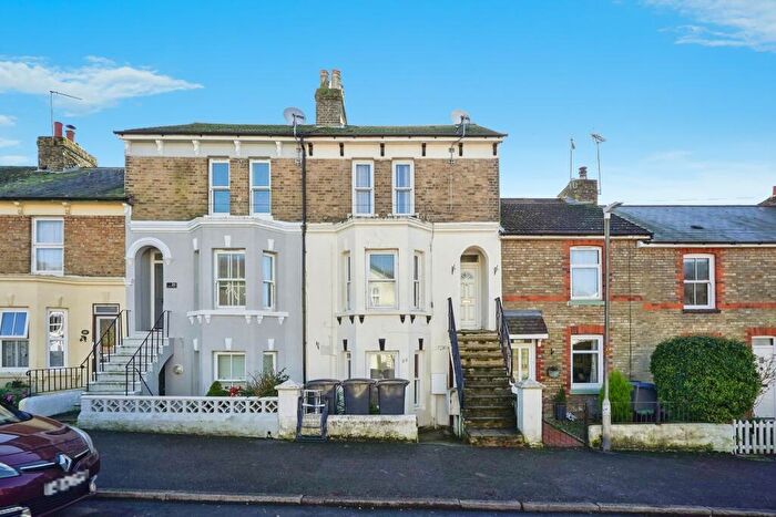 2 Bedroom Flat To Rent In Kearsney Avenue, Dover, CT16