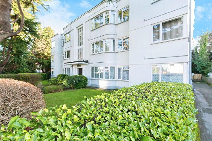 2 Bedroom Flat For Sale In Christchurch Road, Bournemouth, BH1