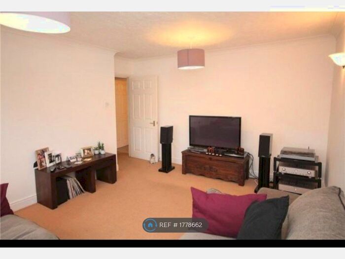 2 Bedroom Flat To Rent In Selhurst Road, London, SE25