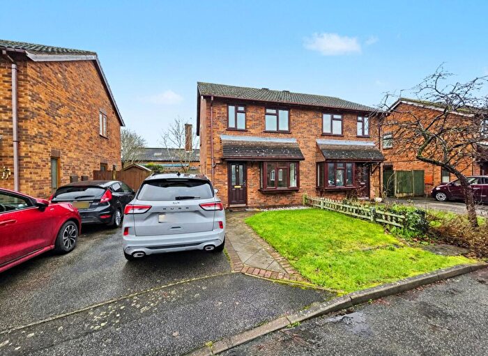 3 Bedroom Semi-Detached House For Sale In Rydal Close, Hinckley, LE10