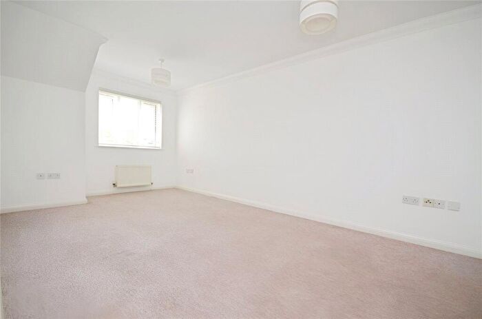 2 Bedroom Apartment To Rent In Oriel House, - London Road, Romford, RM7