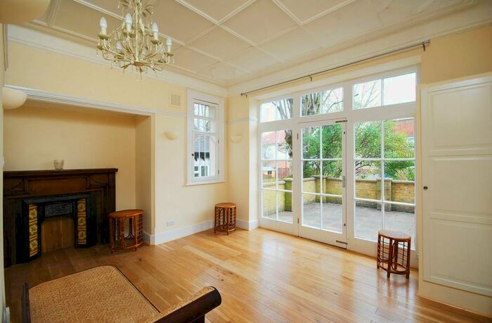 1 Bedroom Flat To Rent In Thrale Road, Furzedown, London, SW16