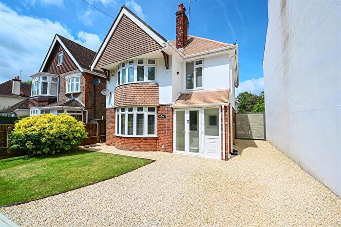 3 Bedroom Detached House For Sale In Cagefoot Lane, Henfield, BN5