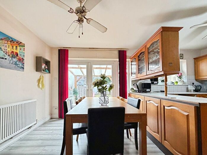 4 Bedroom Terraced House To Rent In Chatsworth Crescent Road, TW3