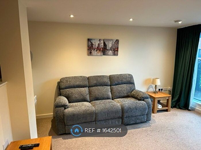 2 Bedroom Flat To Rent In Beckhampton Street, Swindon, SN1