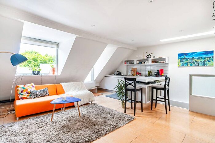 1 Bedroom Flat To Rent In Russell Road, Olympia, London, W14