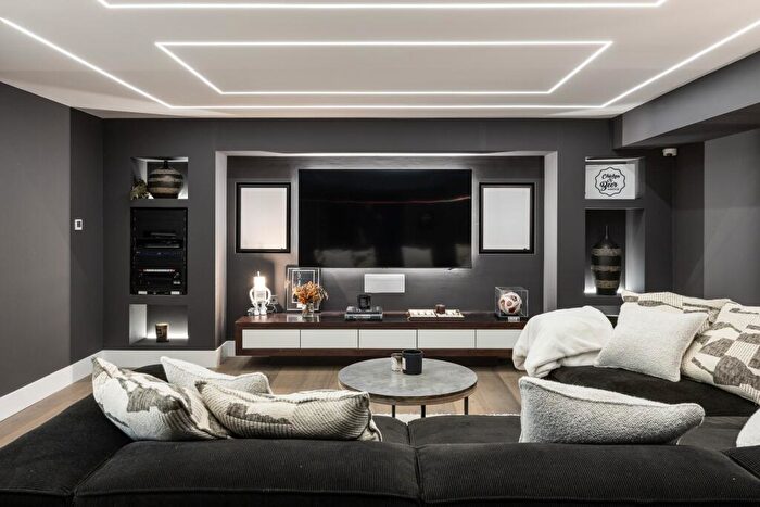 5 Bedroom Detached House To Rent In Quernsmuir Cottage, Surrey, GU10