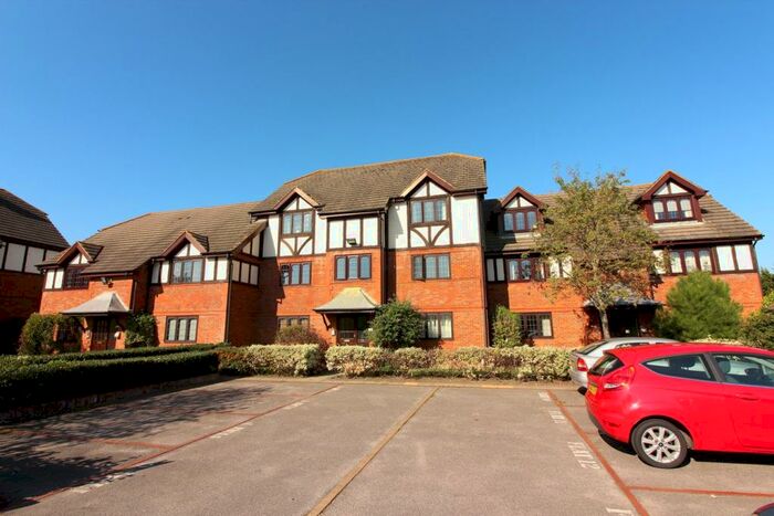 1 Bedroom Apartment To Rent In High Street, West Molesey, KT8