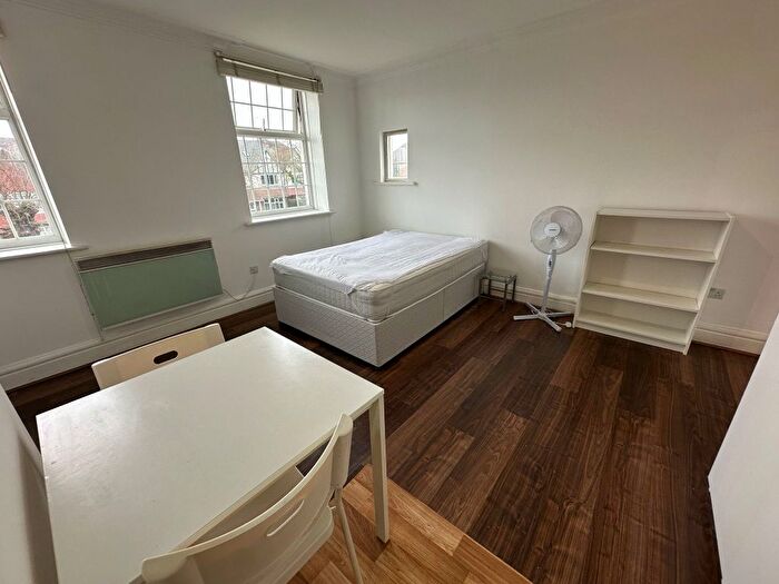 Studio To Rent In Station Road, Hendon Central, London, NW4