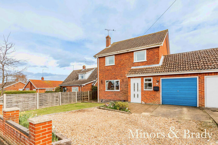3 Bedroom Link Detached House For Sale In Pightle Way, Lyng, NR9